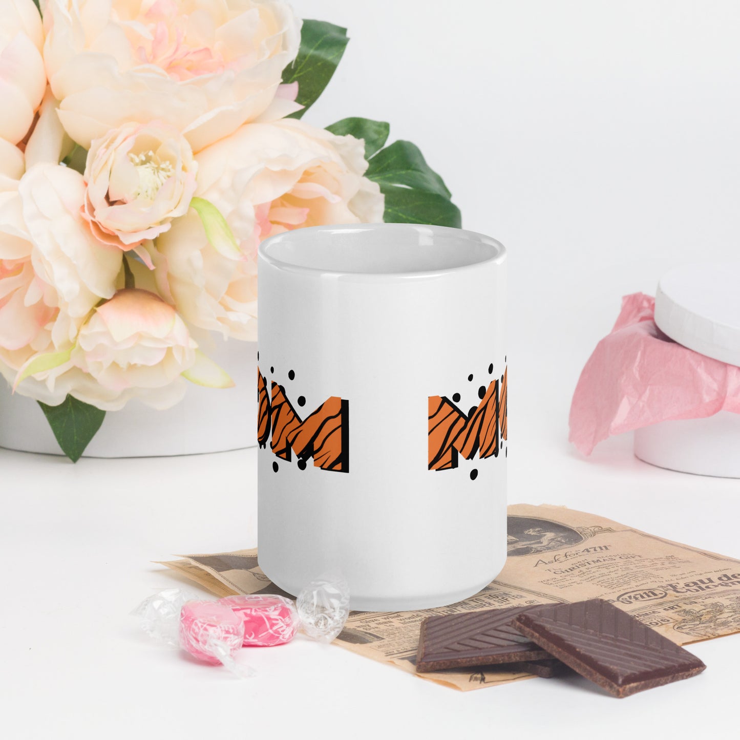 Mom White glossy mug